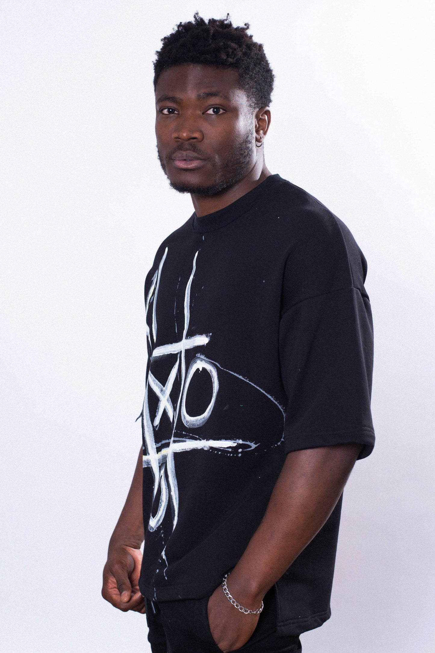Viral X&0 Oversized Black Tee